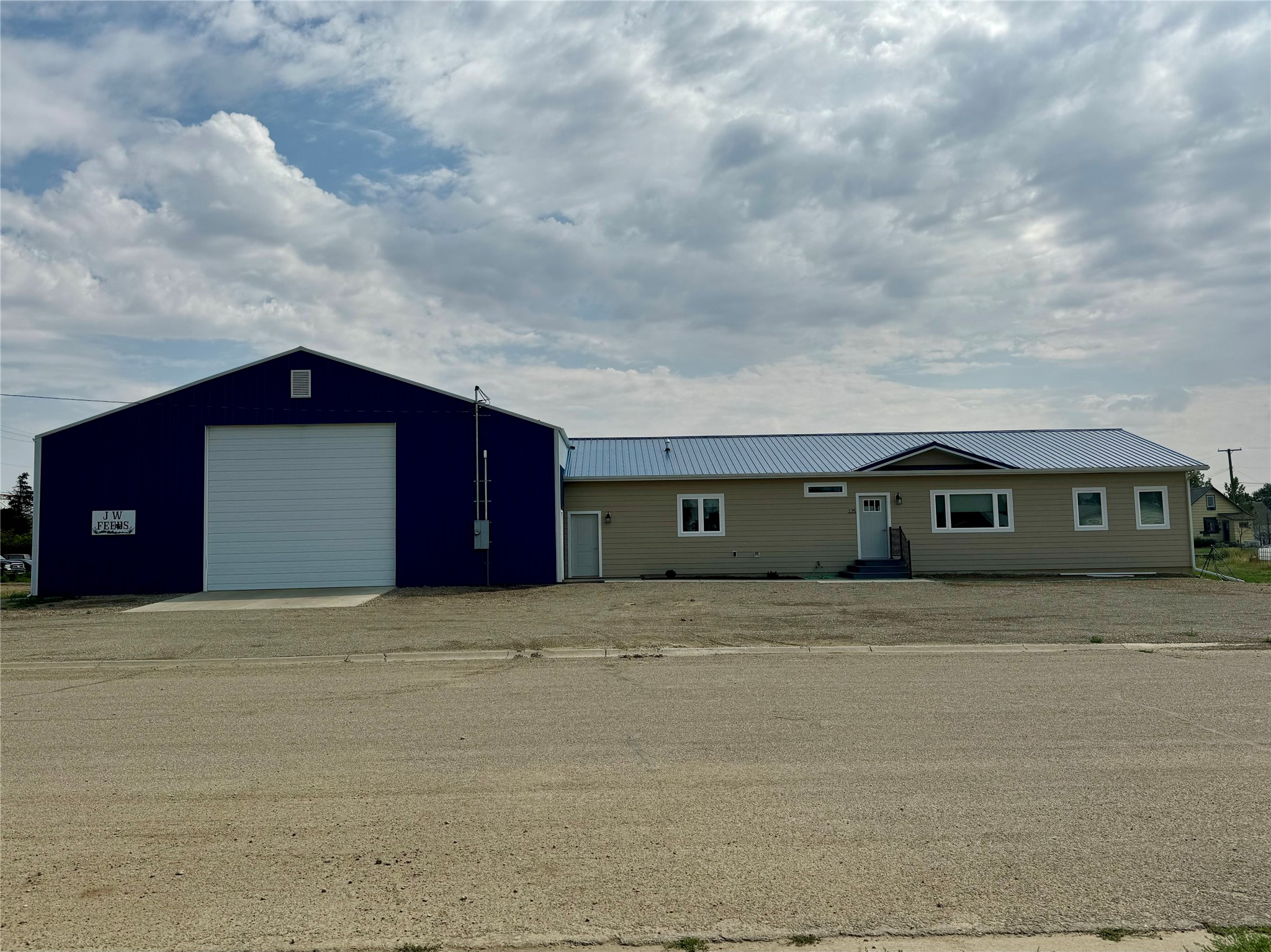 123 2nd Street W Property Photo