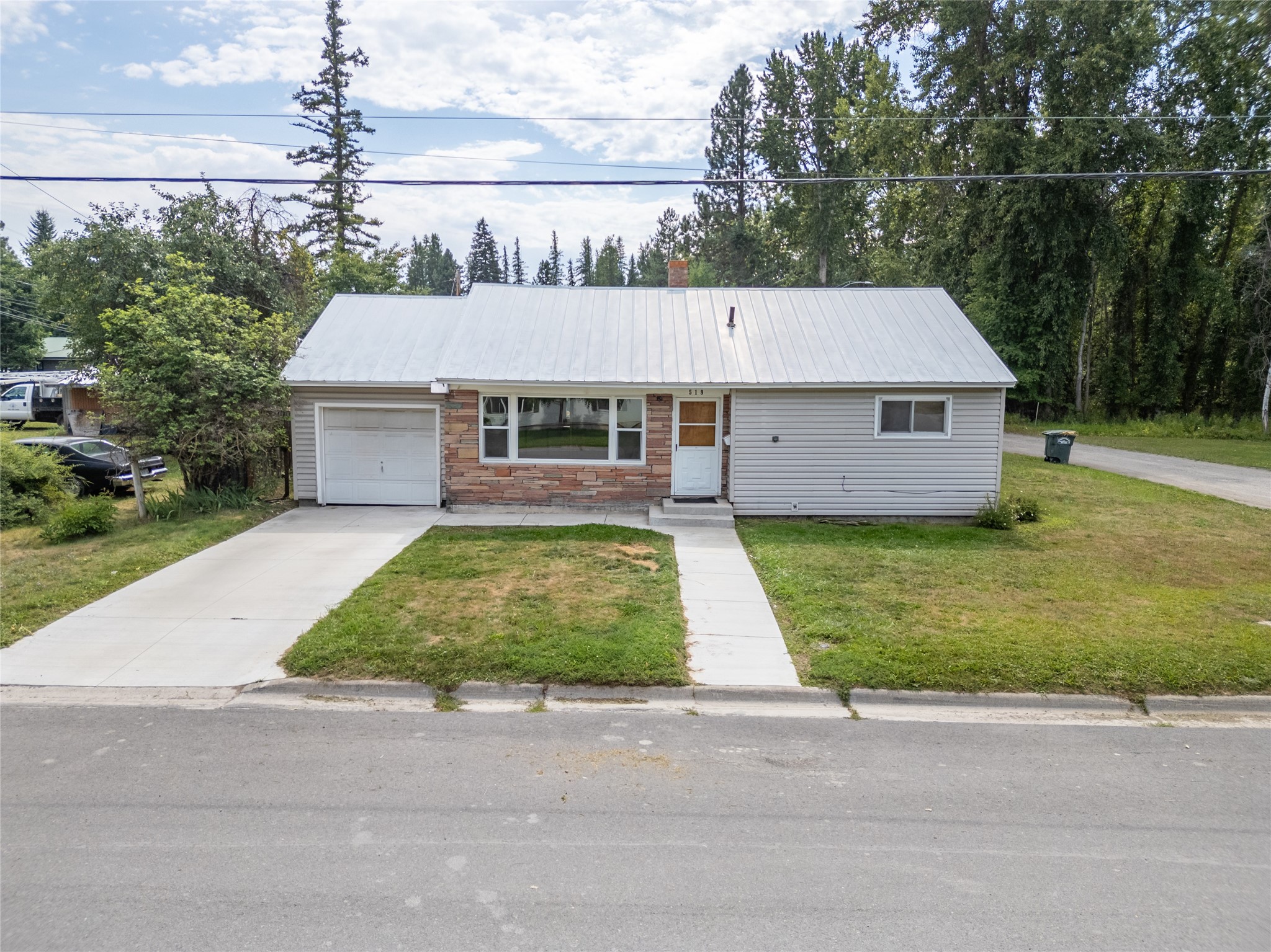 519 W 4th Street Property Photo 2