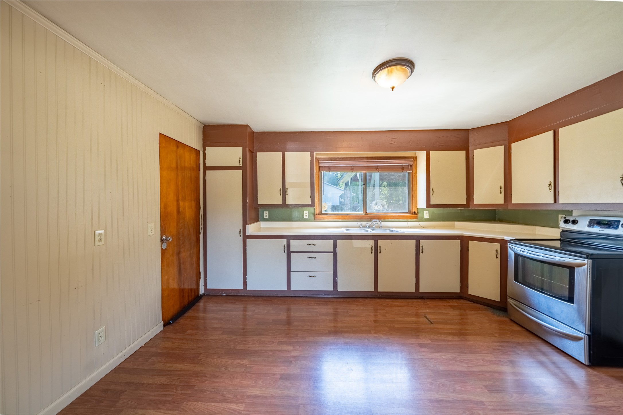 519 W 4th Street Property Photo 19