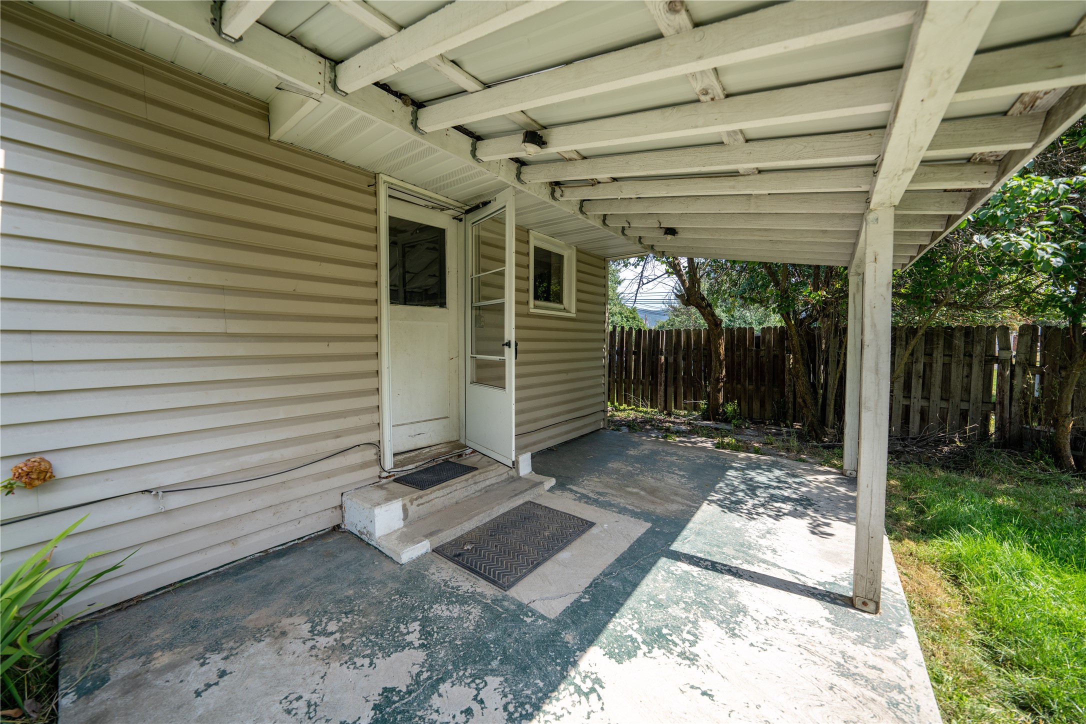 519 W 4th Street Property Photo 32