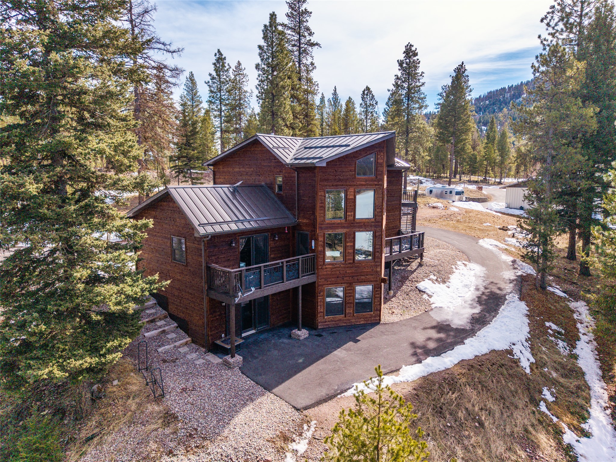 962 Emerald Lake Loop Property Photo 2