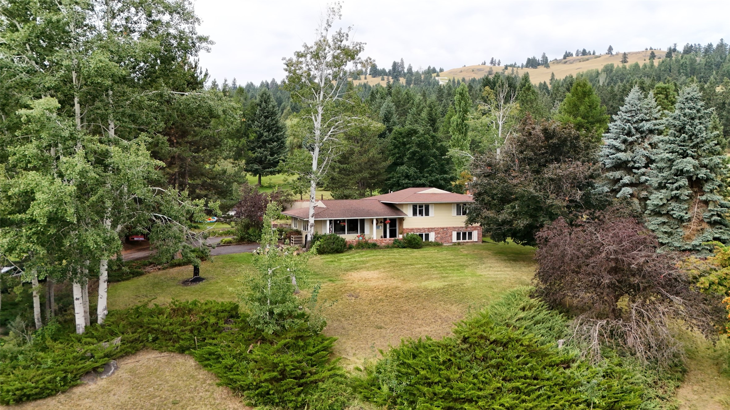 202 Lakeshore Drive Property Photo 1