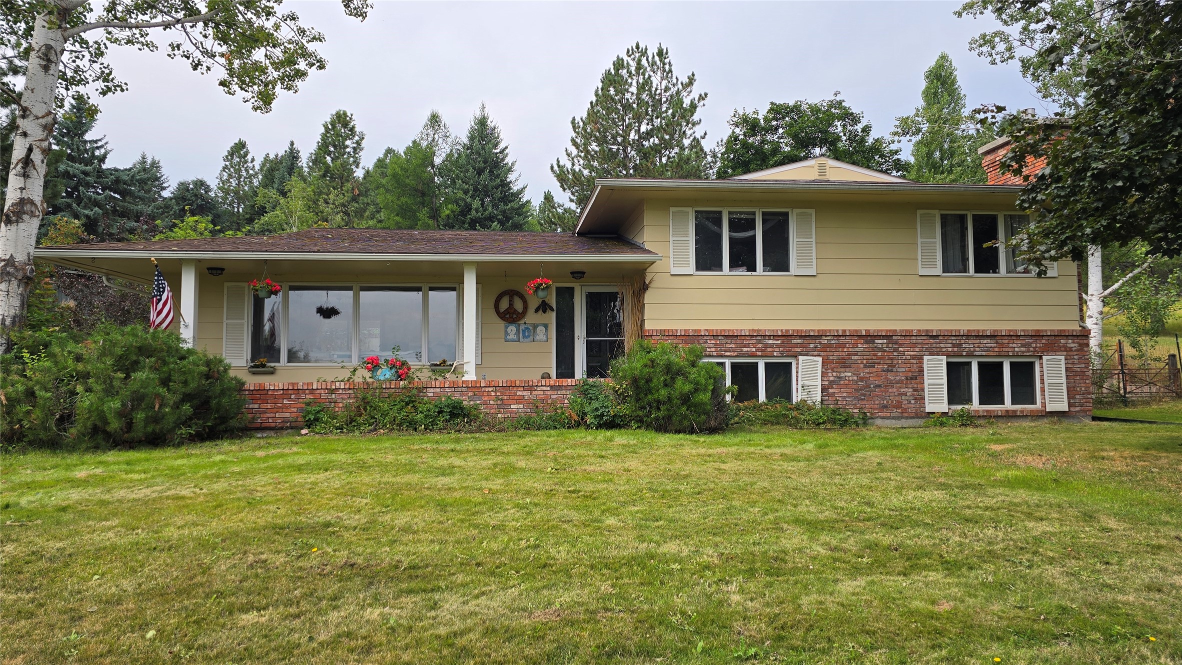 202 Lakeshore Drive Property Photo 2