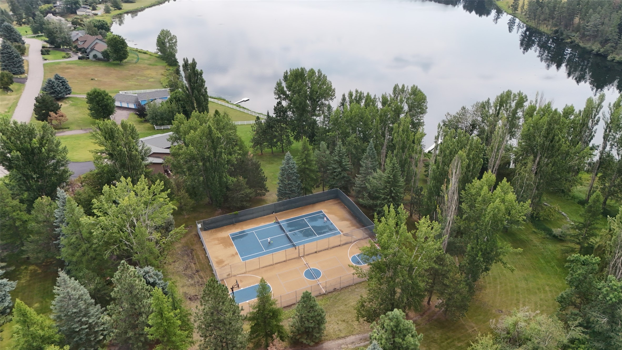 202 Lakeshore Drive Property Photo 4