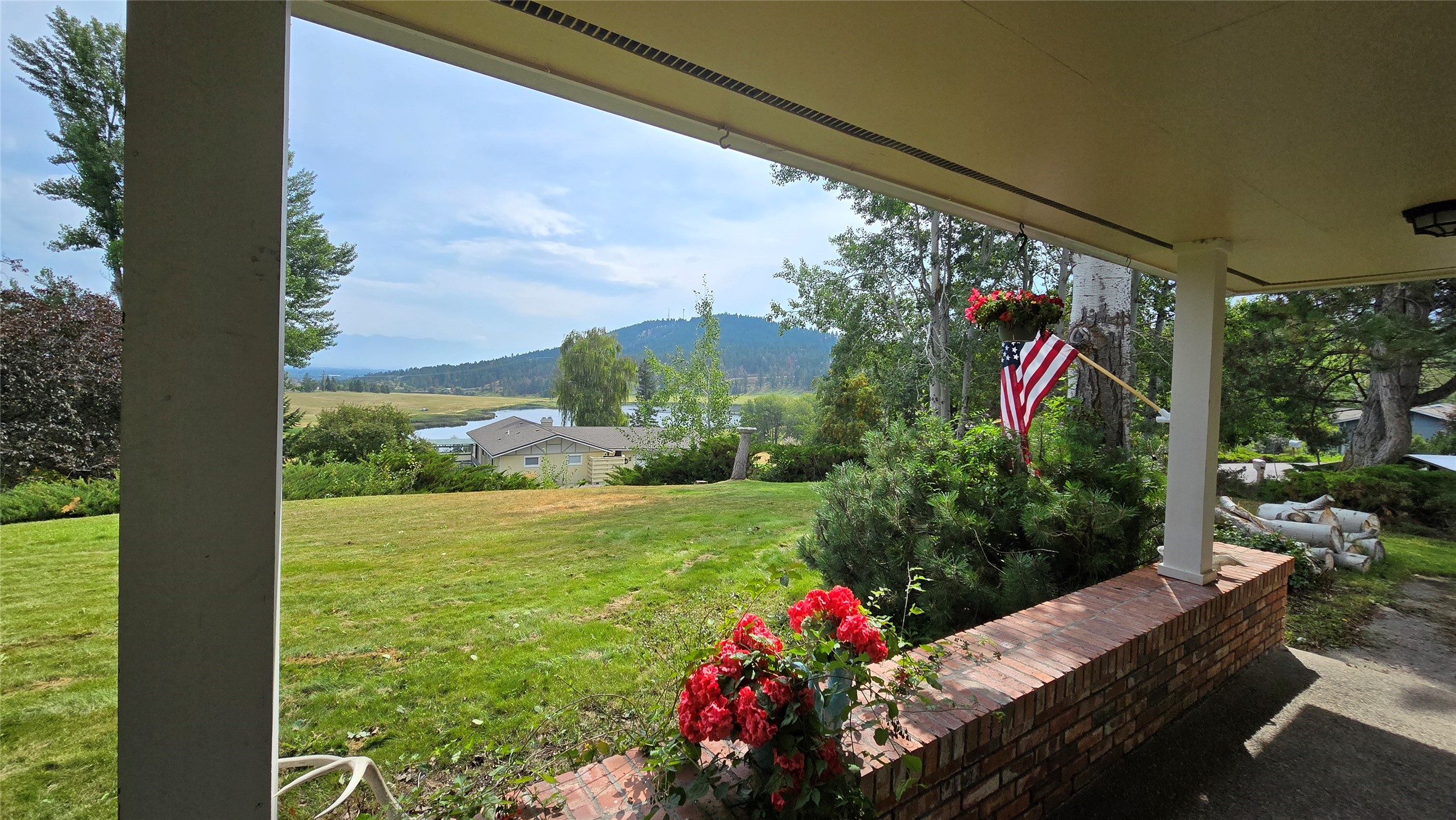 202 Lakeshore Drive Property Photo 6