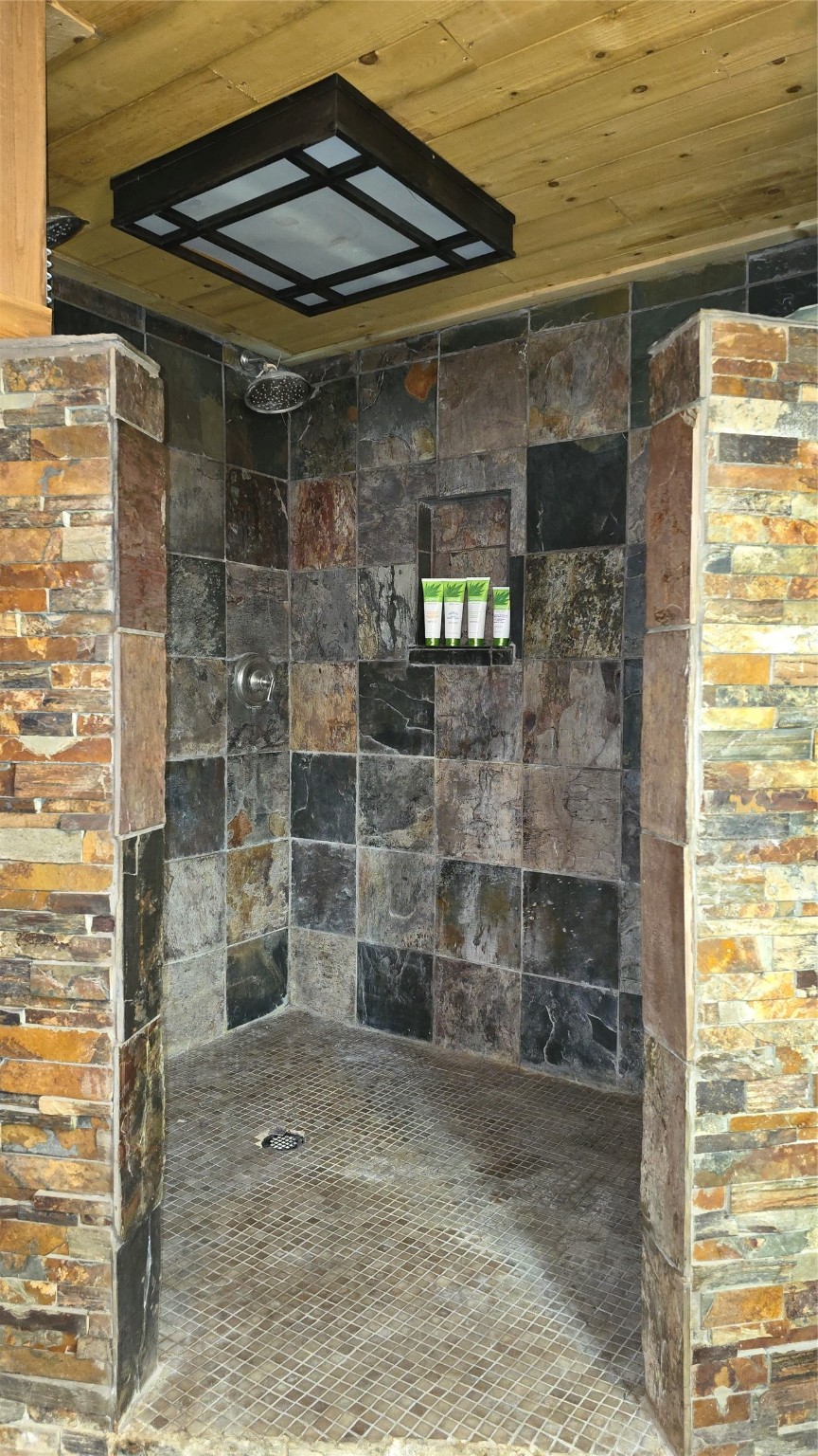 202 Lakeshore Drive Property Photo 26