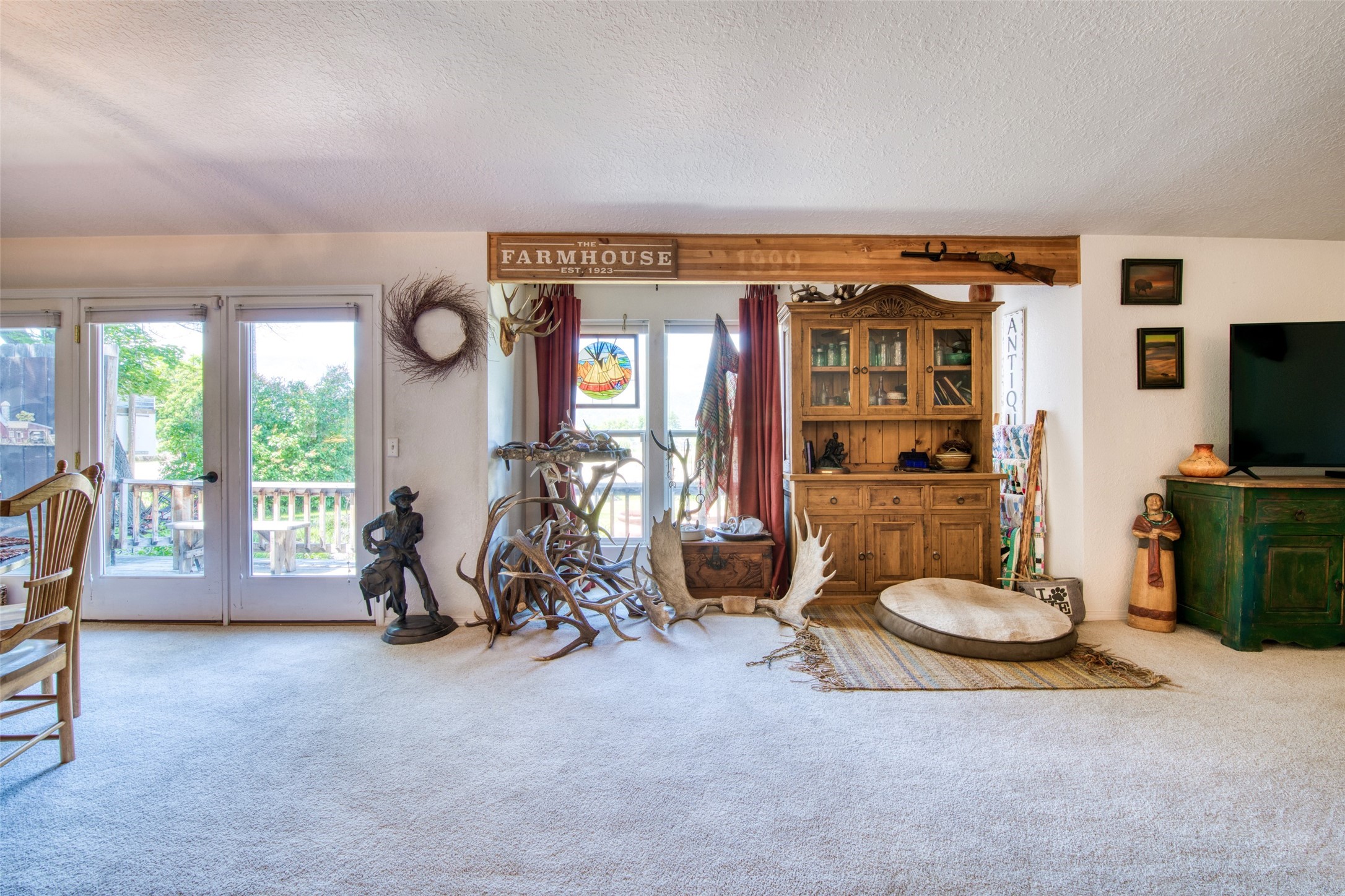 1130 S 1st Street Property Photo 9