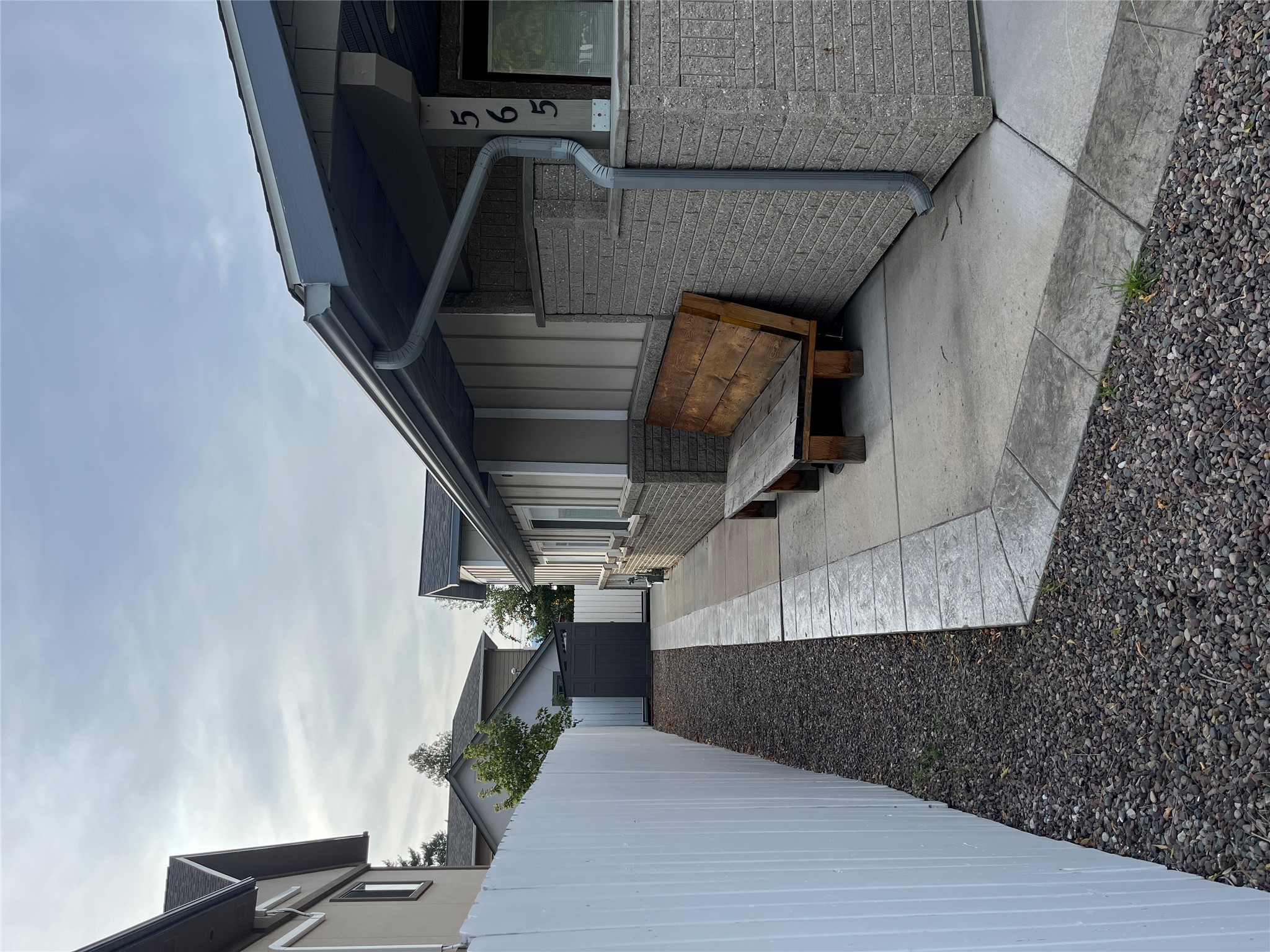 565 S Johnson Street Property Photo 3