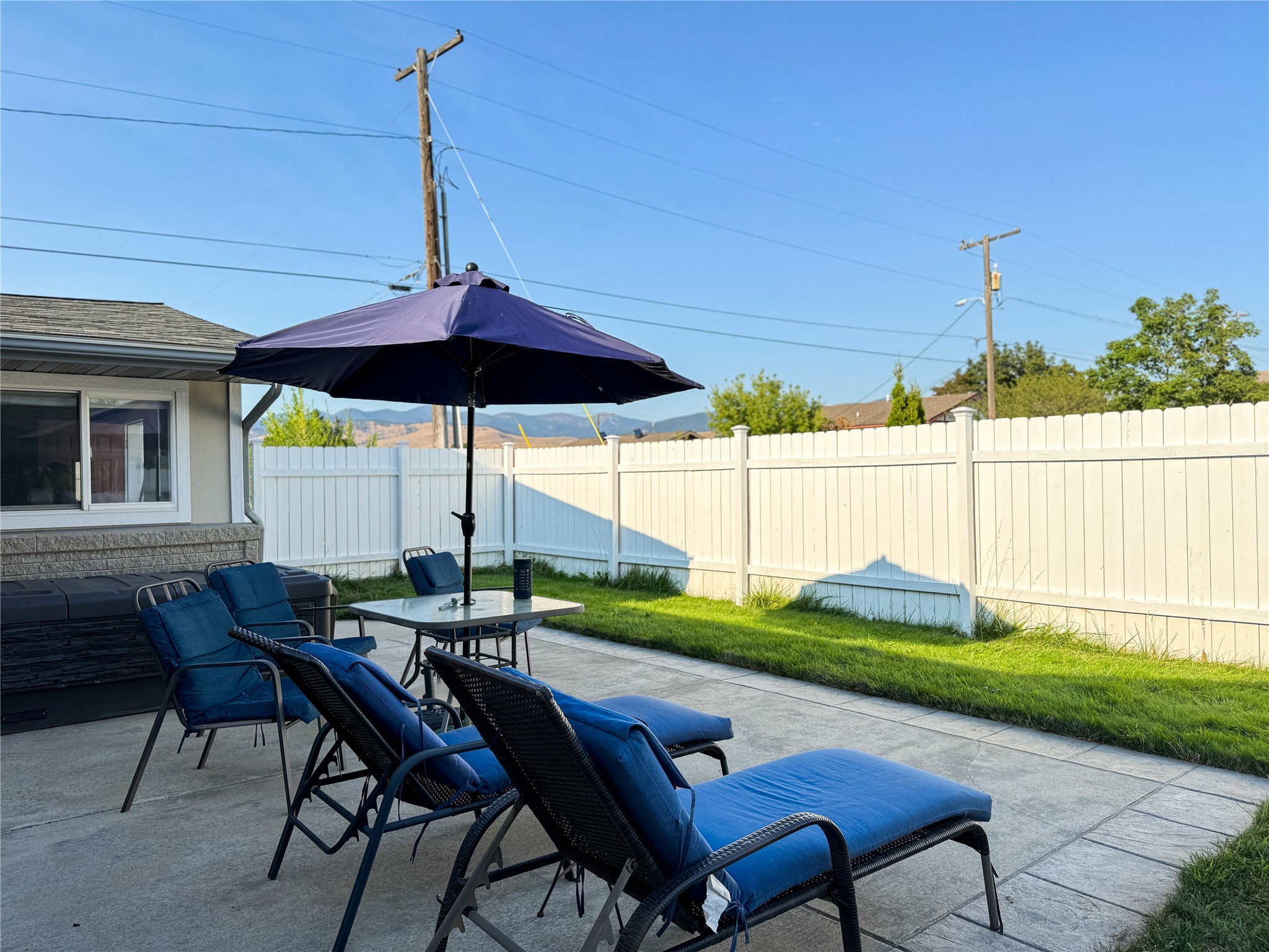 565 S Johnson Street Property Photo 4