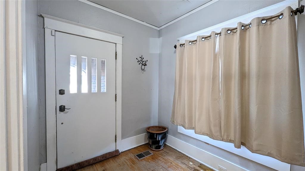 300 1st Avenue E Property Photo 12