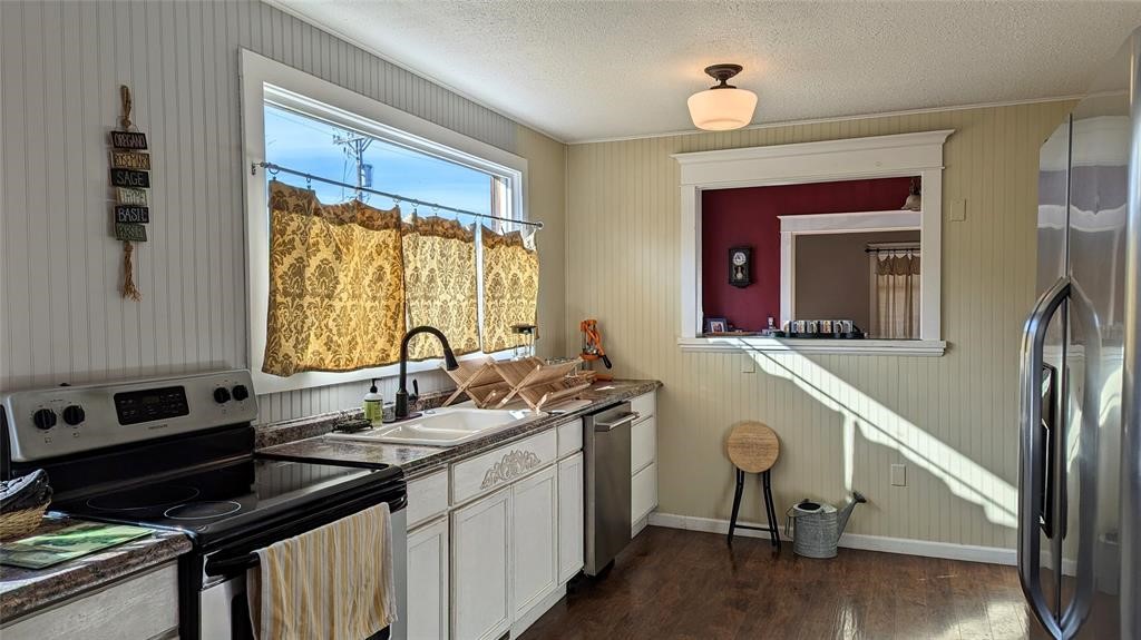 300 1st Avenue E Property Photo 19