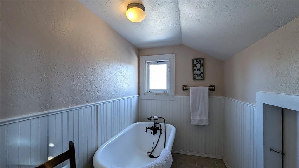 300 1st Avenue E Property Photo 32