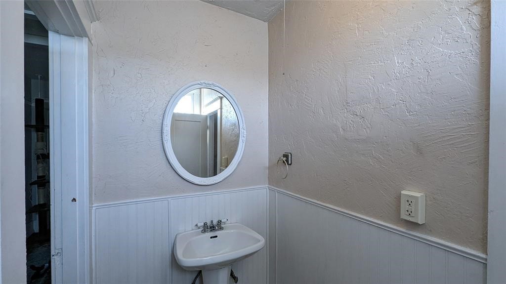300 1st Avenue E Property Photo 33