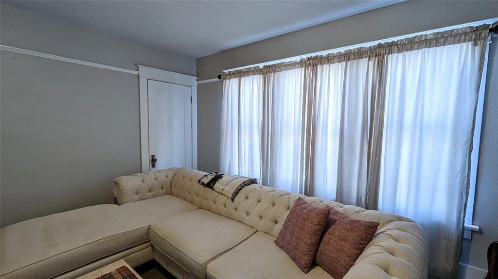 300 1st Avenue E Property Photo 34