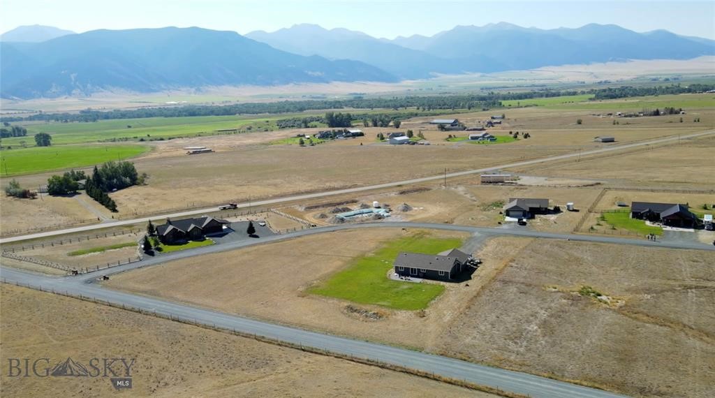 4 Fraker Loop Property Photo 3