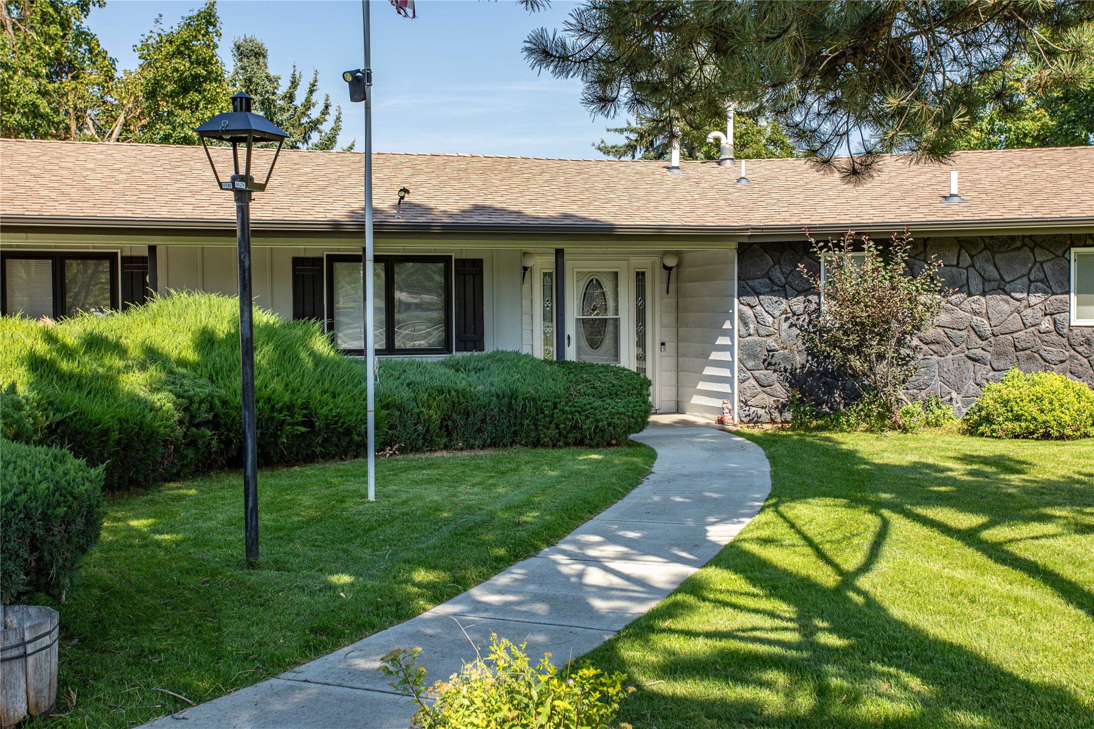 1522 Clements Road Property Photo 2