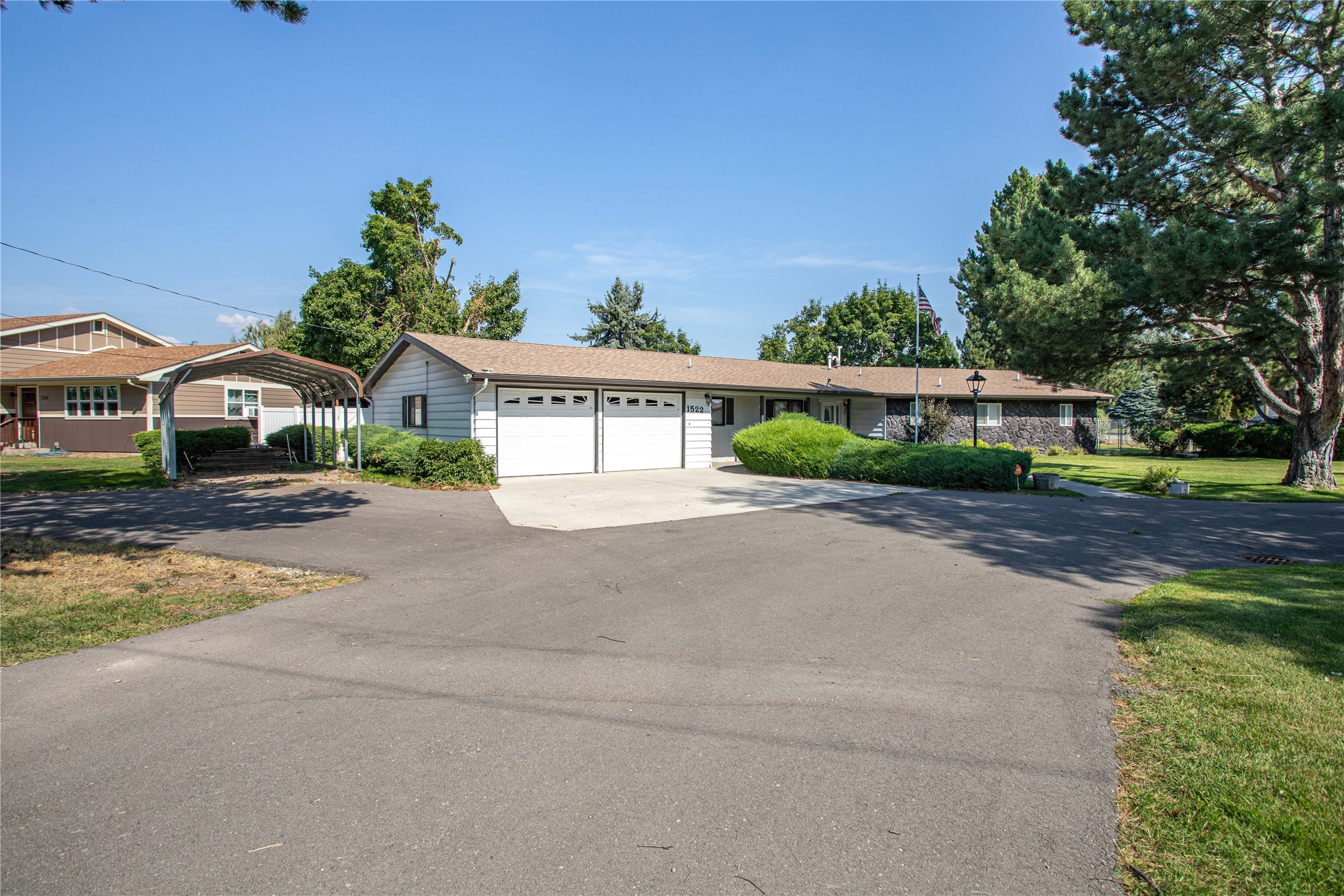 1522 Clements Road Property Photo 3
