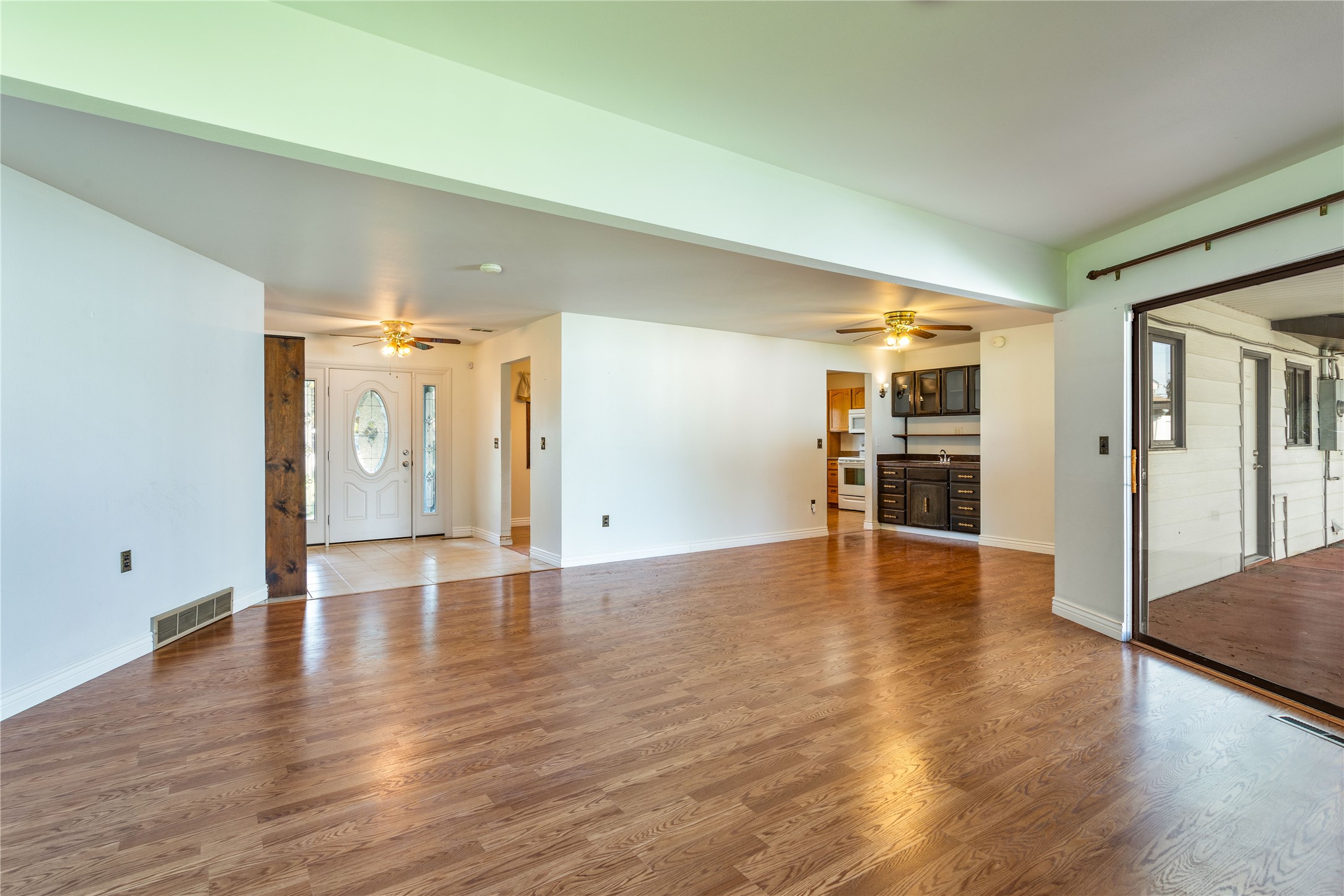1522 Clements Road Property Photo 7