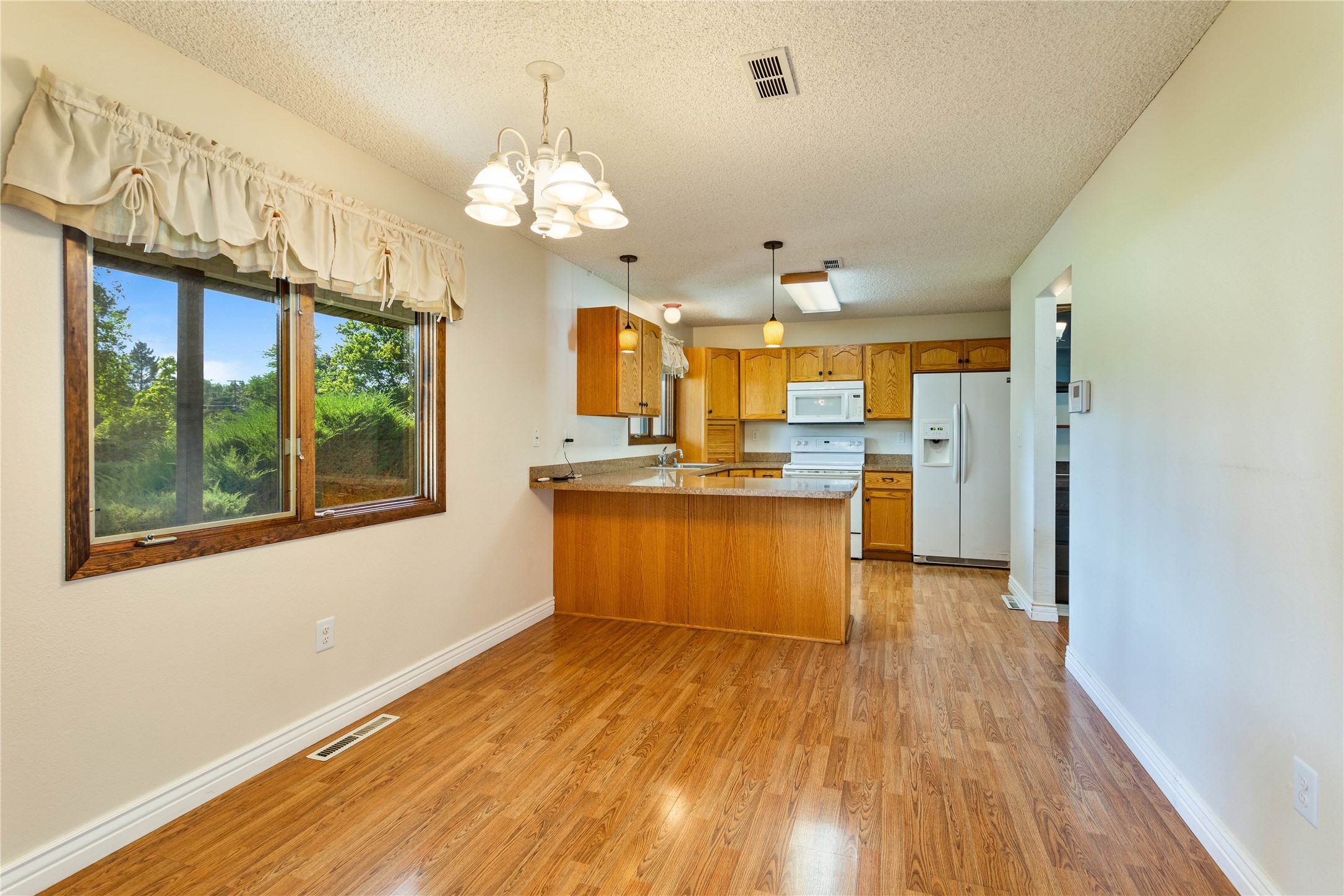 1522 Clements Road Property Photo 10
