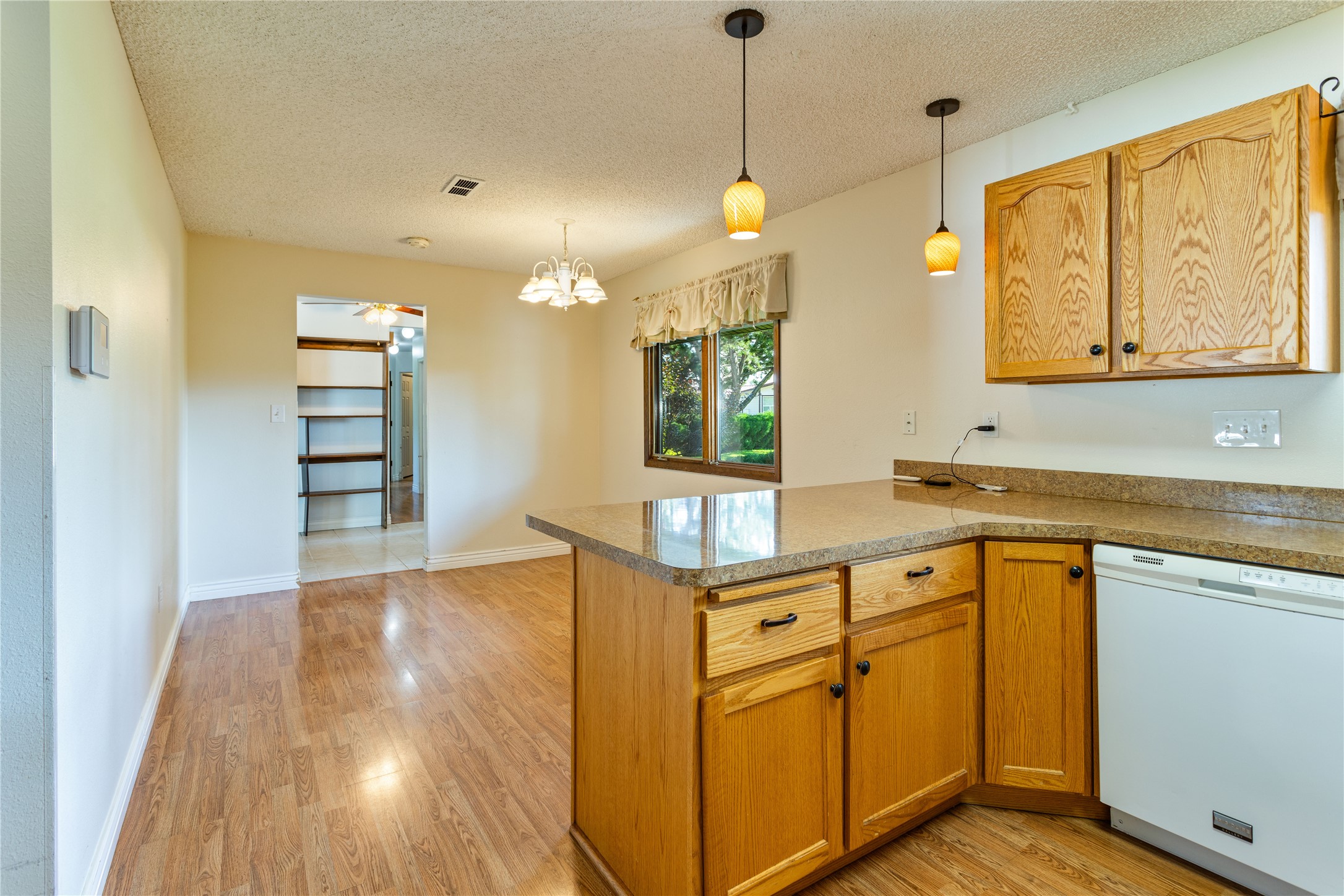 1522 Clements Road Property Photo 13