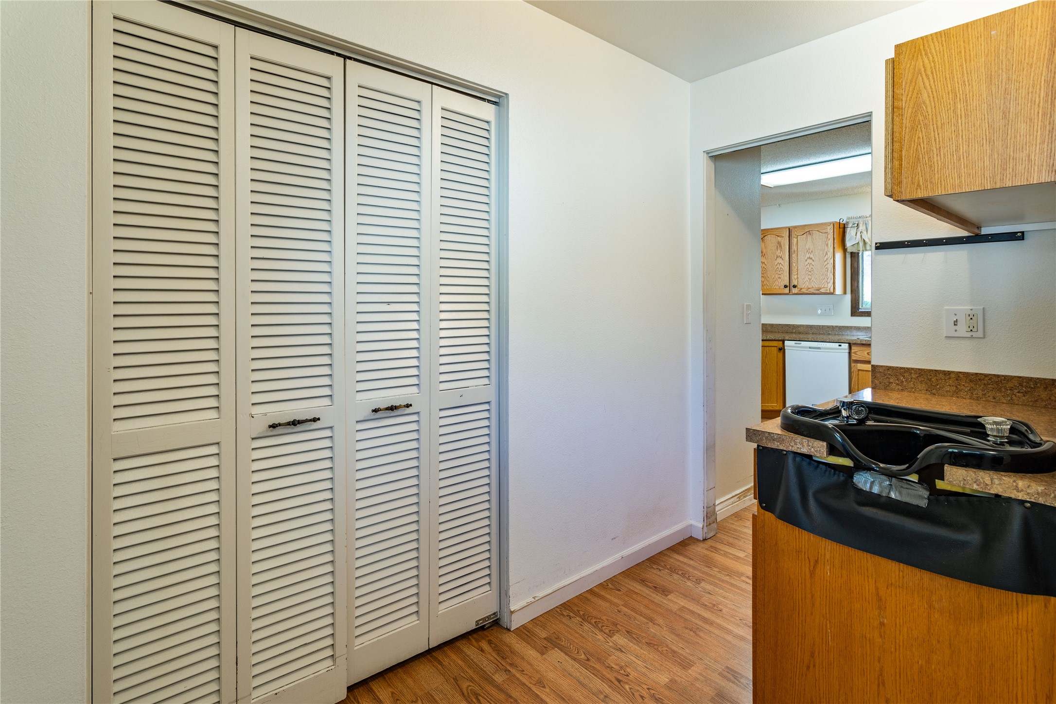 1522 Clements Road Property Photo 17