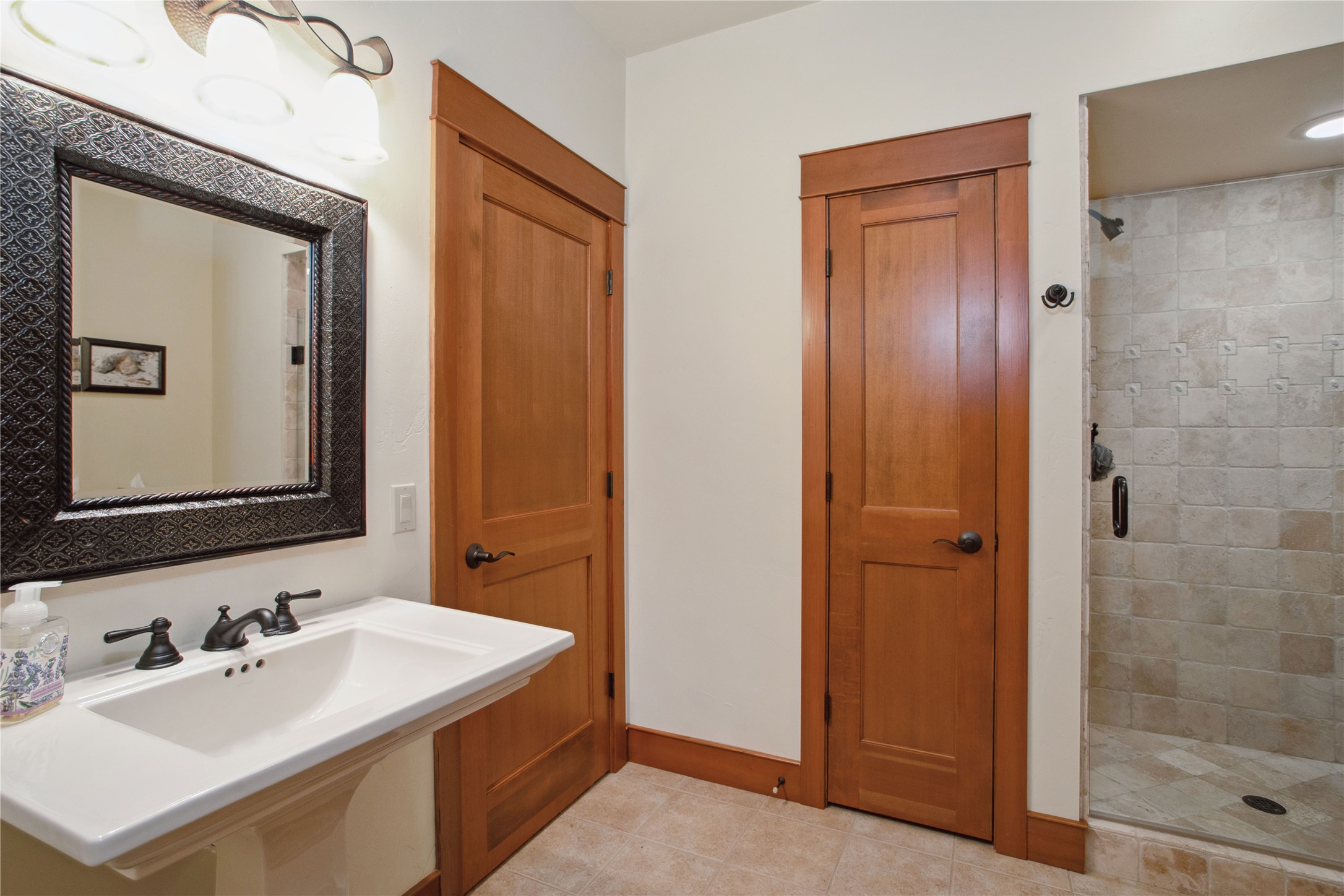 320 Eagle Bend Drive Property Photo 15