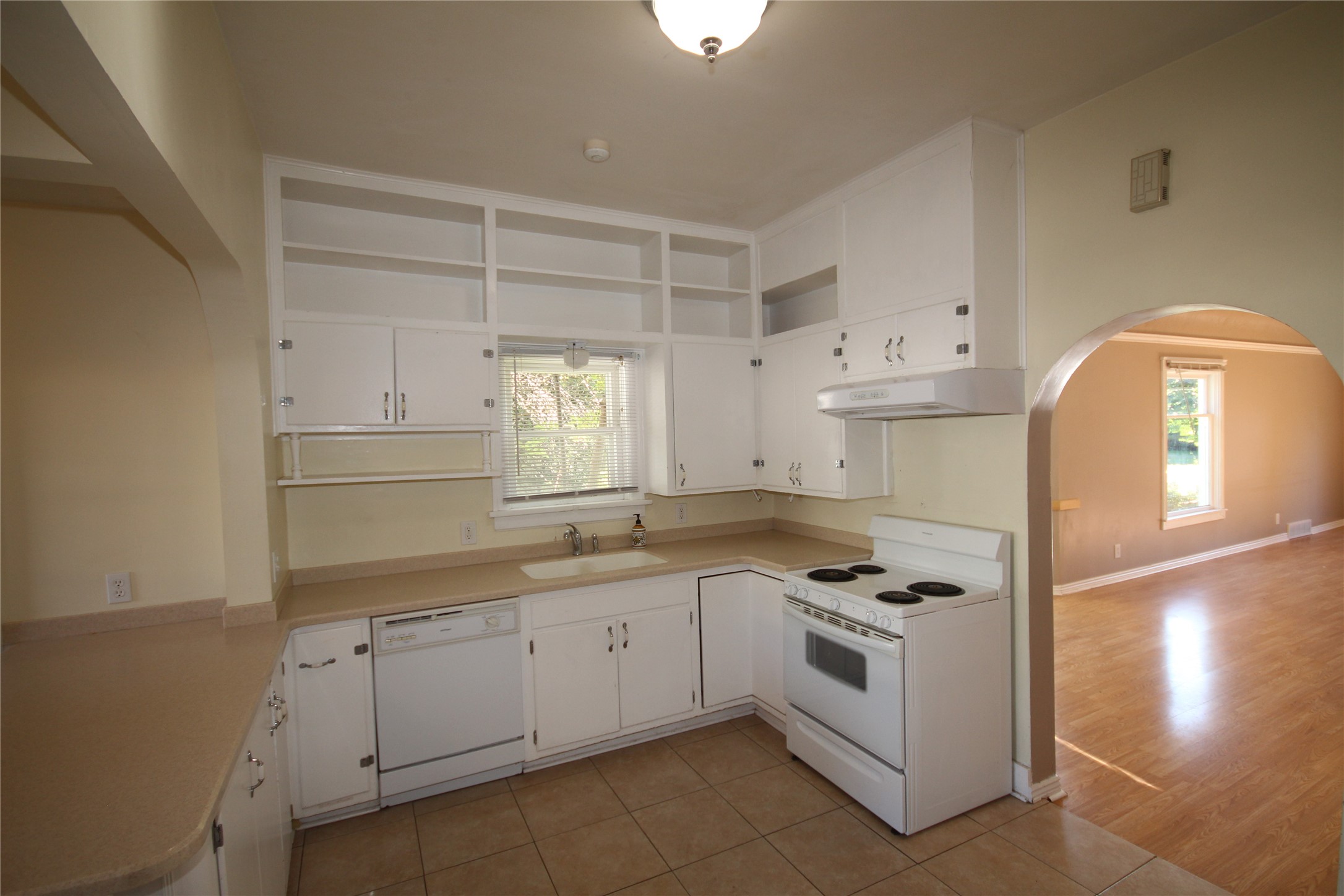 527 2nd Avenue W Property Photo 4