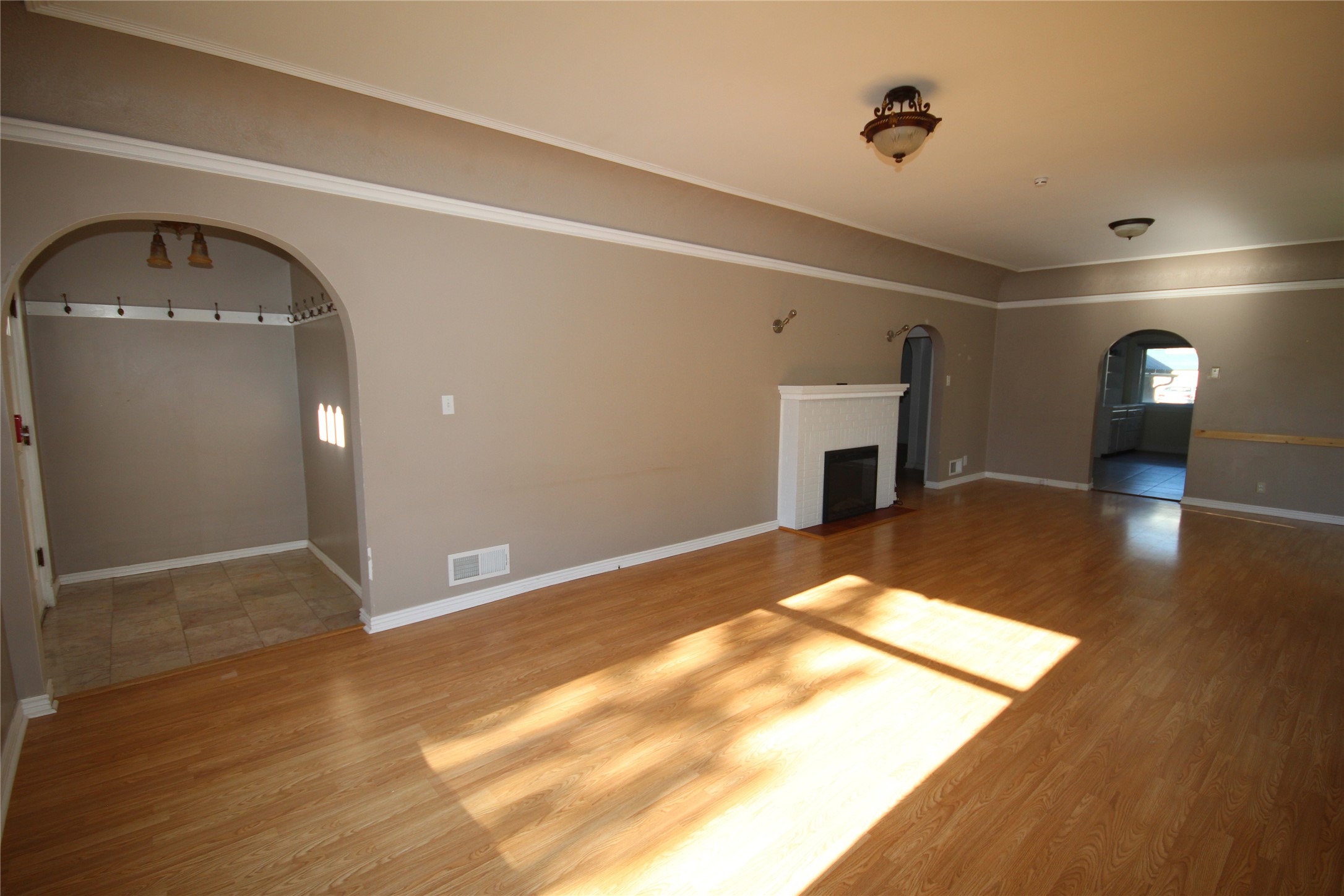 527 2nd Avenue W Property Photo 11