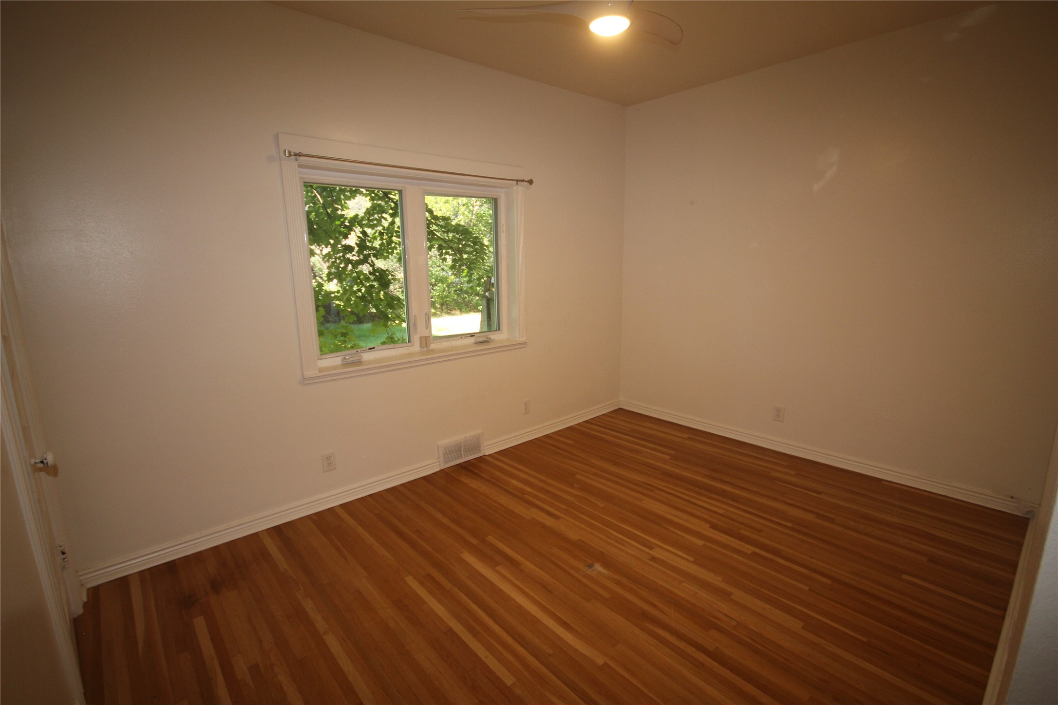 527 2nd Avenue W Property Photo 13