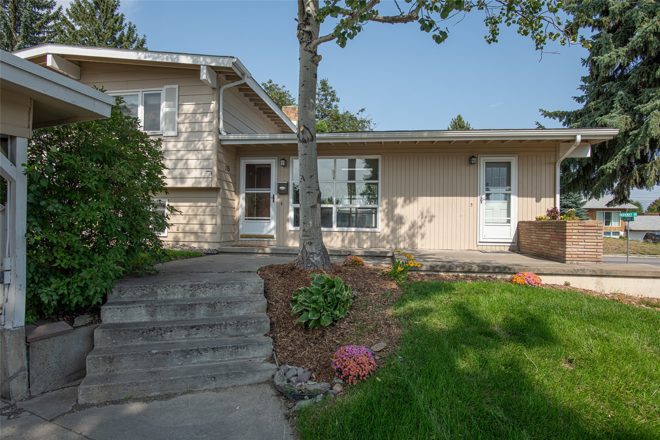 105 Sherwood Lane Property Photo 1