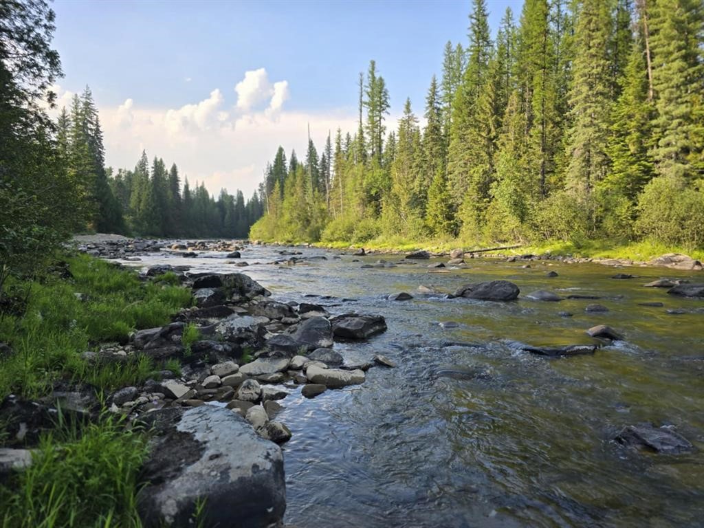 10689 Yaak River Road Property Photo