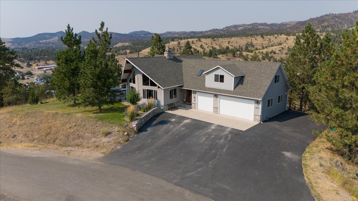 4025 Lake Point Drive Property Photo 2