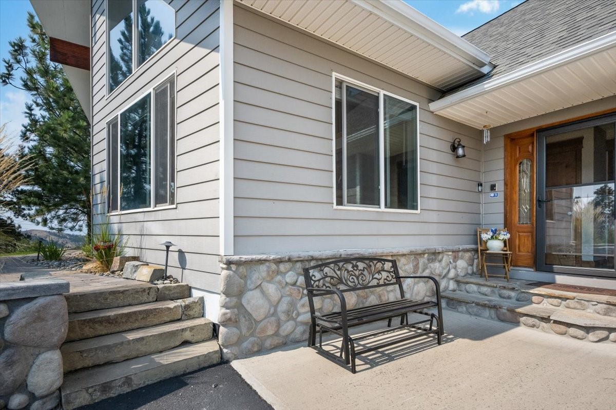 4025 Lake Point Drive Property Photo 7