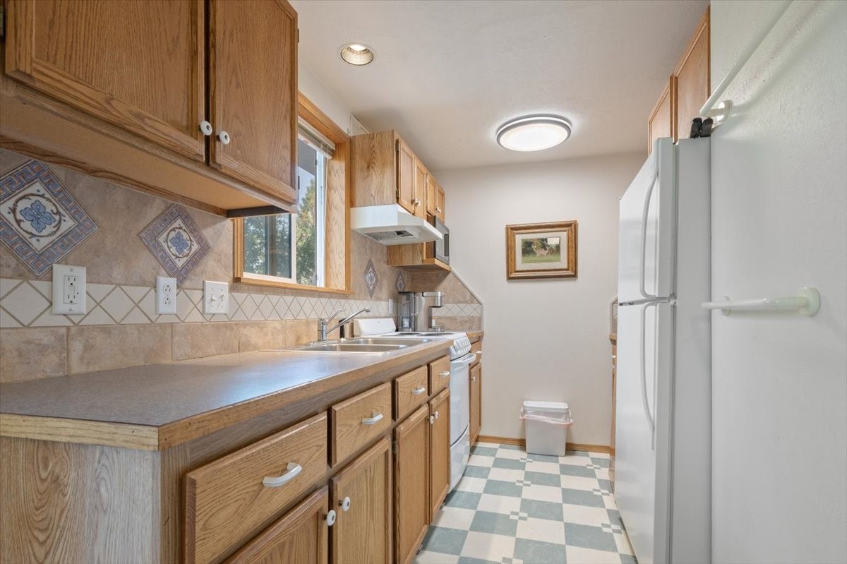 4025 Lake Point Drive Property Photo 48