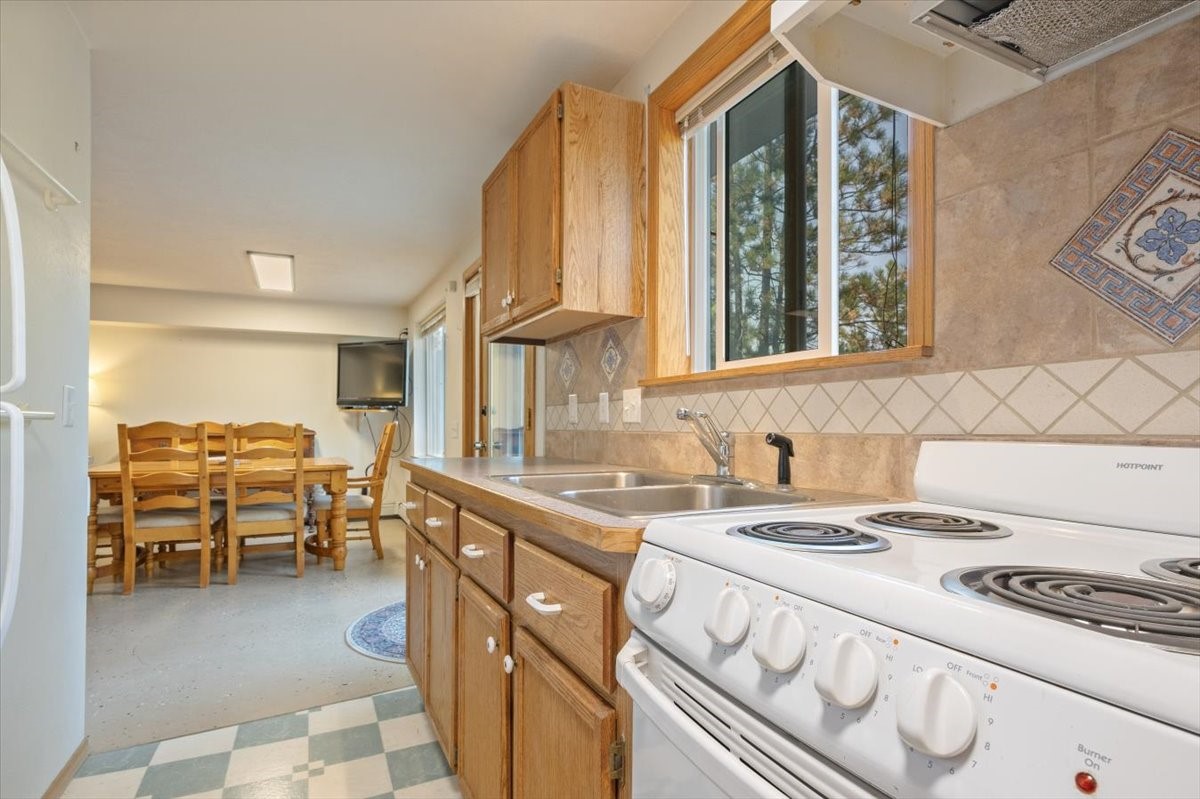 4025 Lake Point Drive Property Photo 49