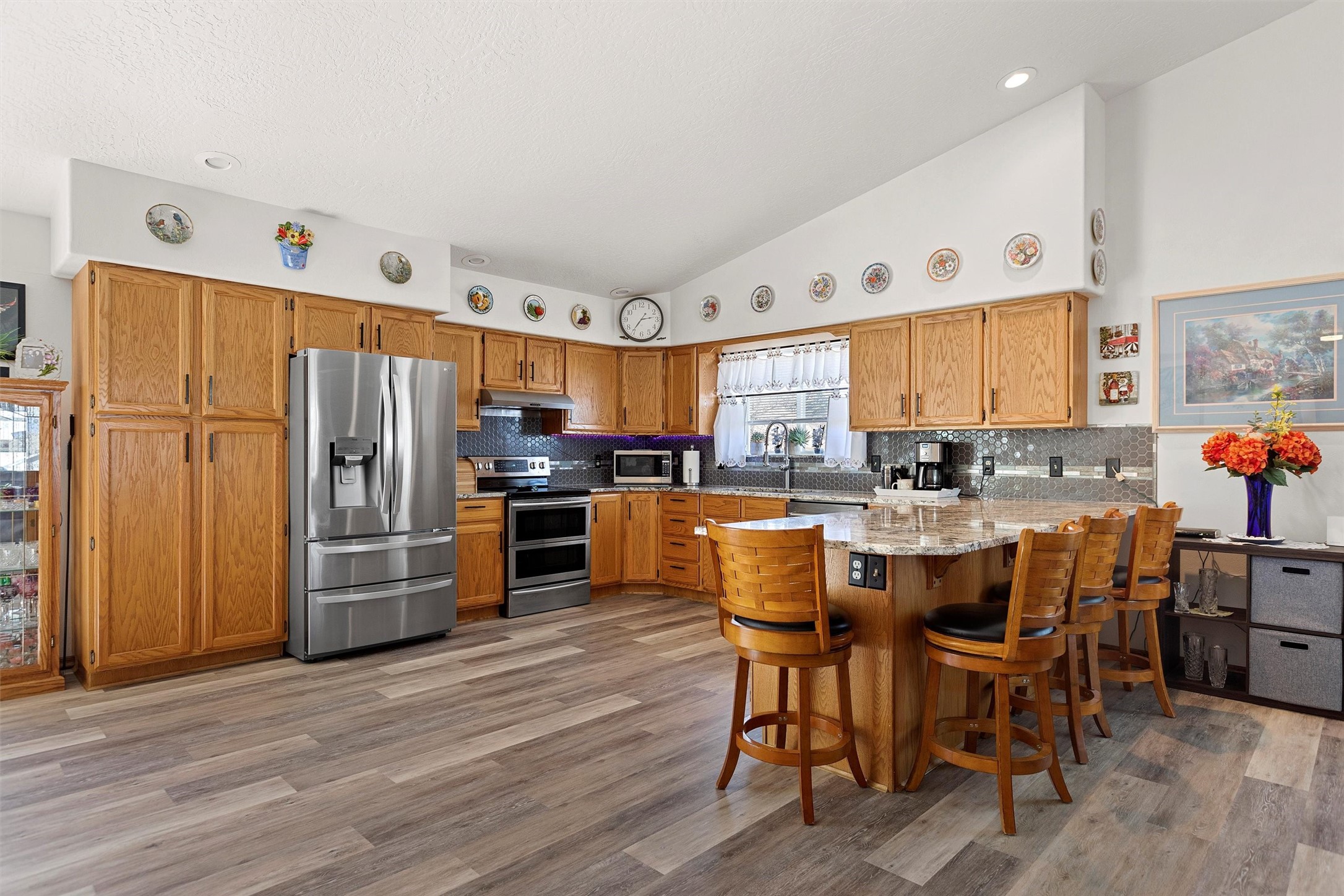 6795 Linda Vista Boulevard Property Photo 7