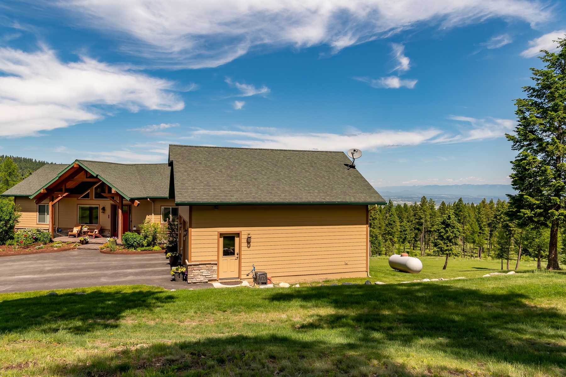 420 Buffalo Trail Property Photo 2