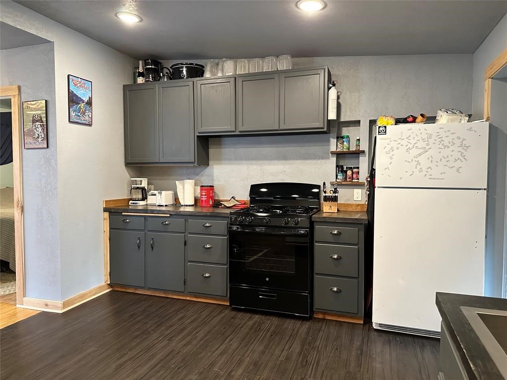 412 Birch Street Property Photo 9