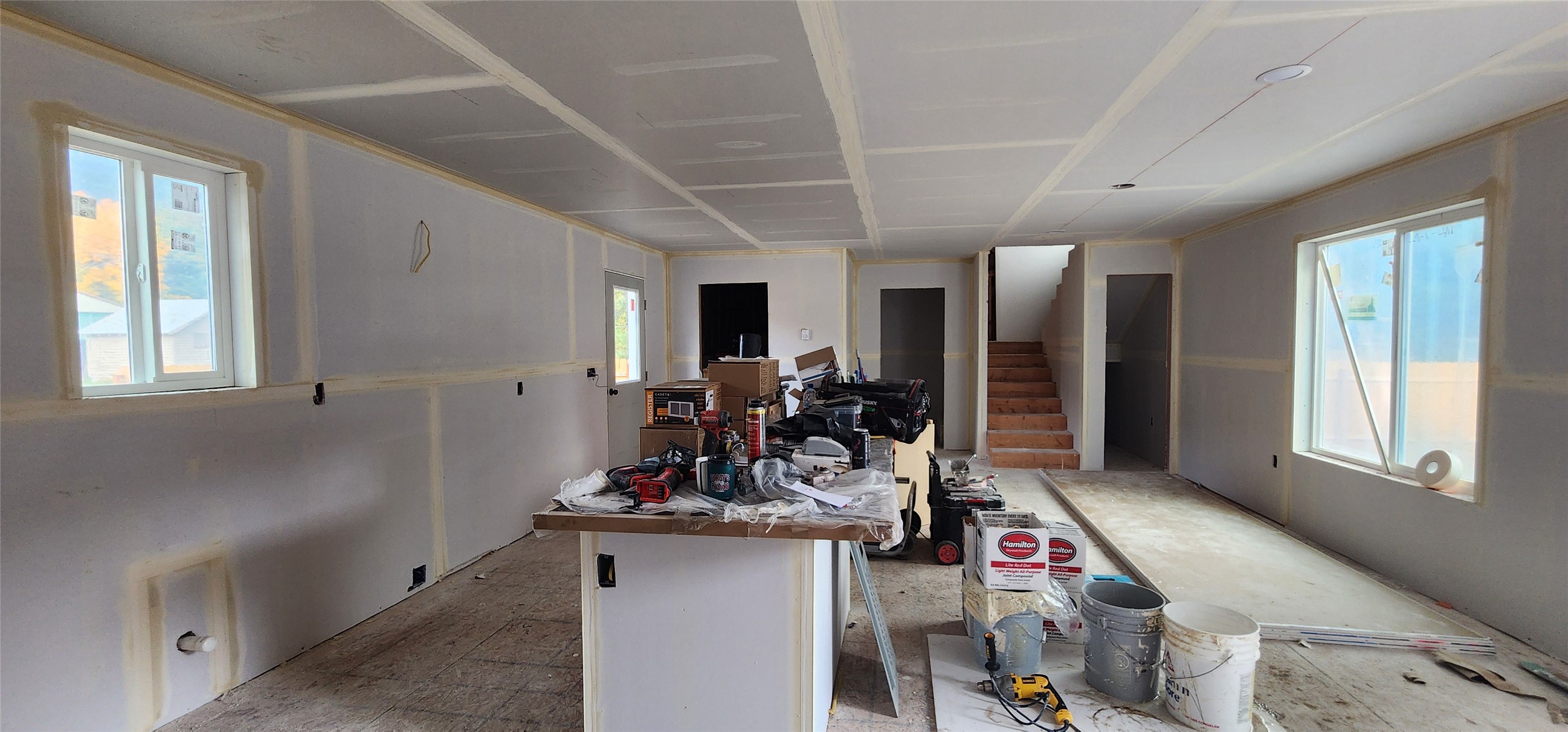 125 W Yaak Avenue Property Photo 4