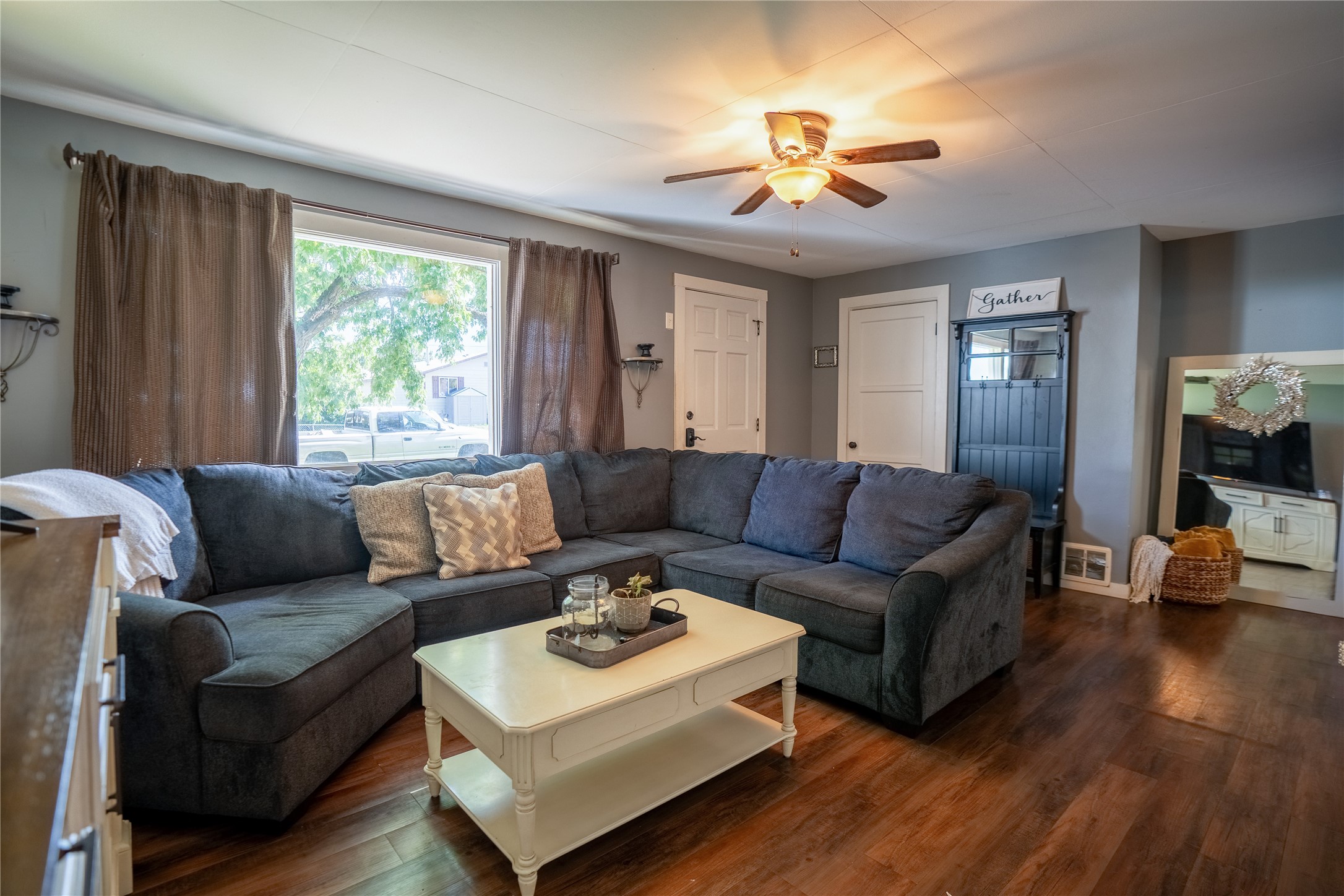 330 2nd Avenue W Property Photo 8