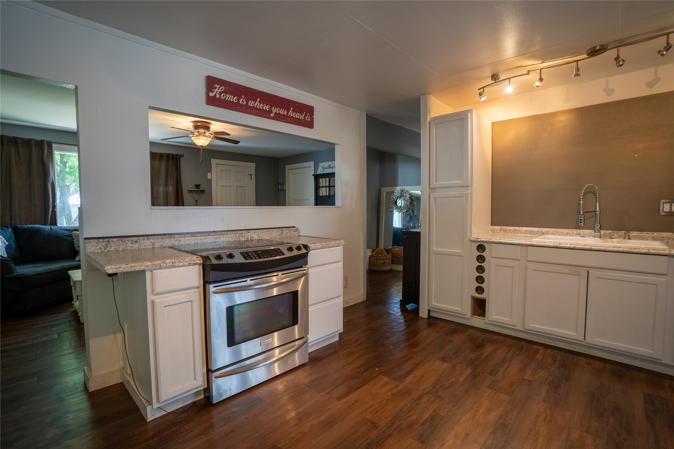 330 2nd Avenue W Property Photo 10