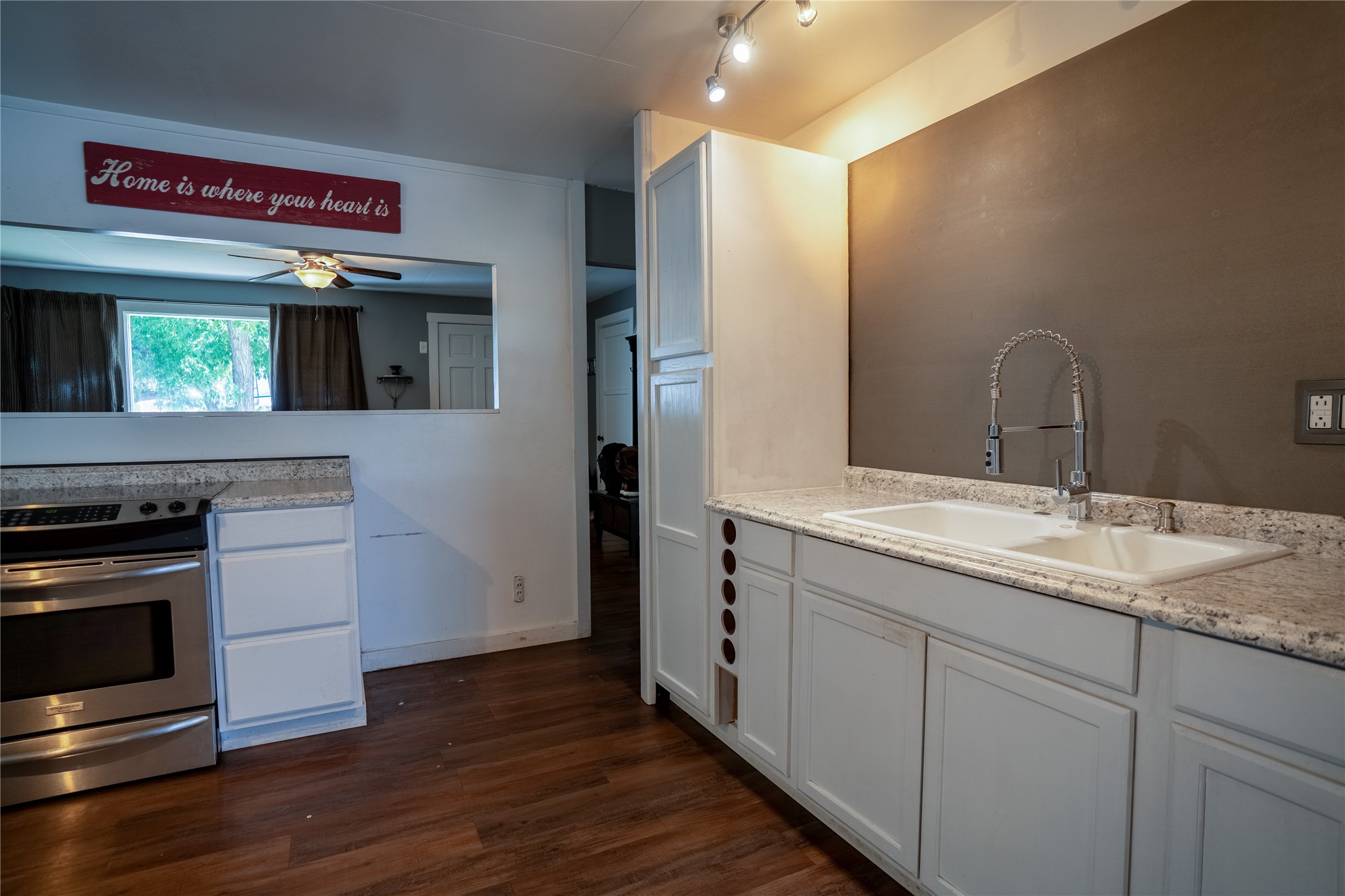 330 2nd Avenue W Property Photo 11