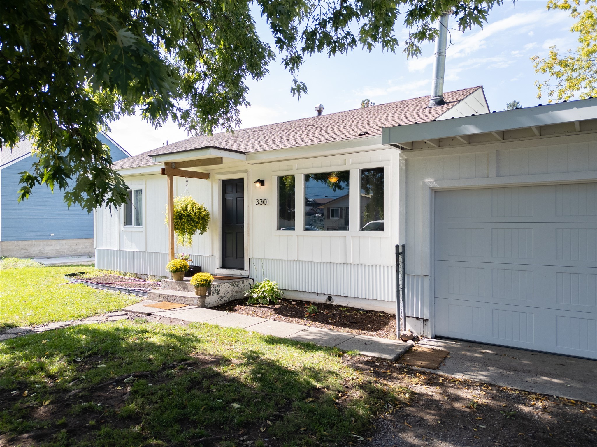 330 2nd Avenue W Property Photo 1