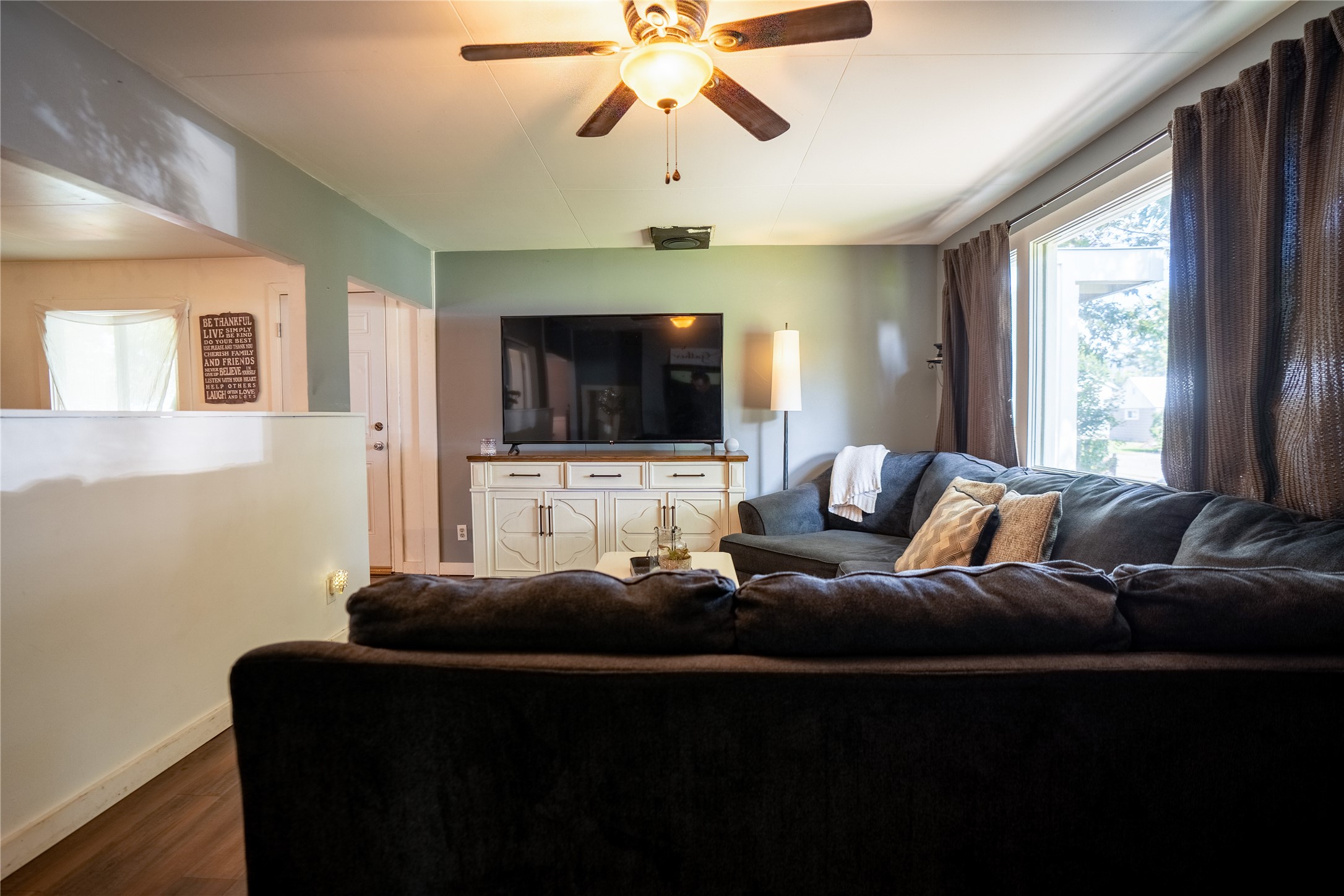 330 2nd Avenue W Property Photo 4