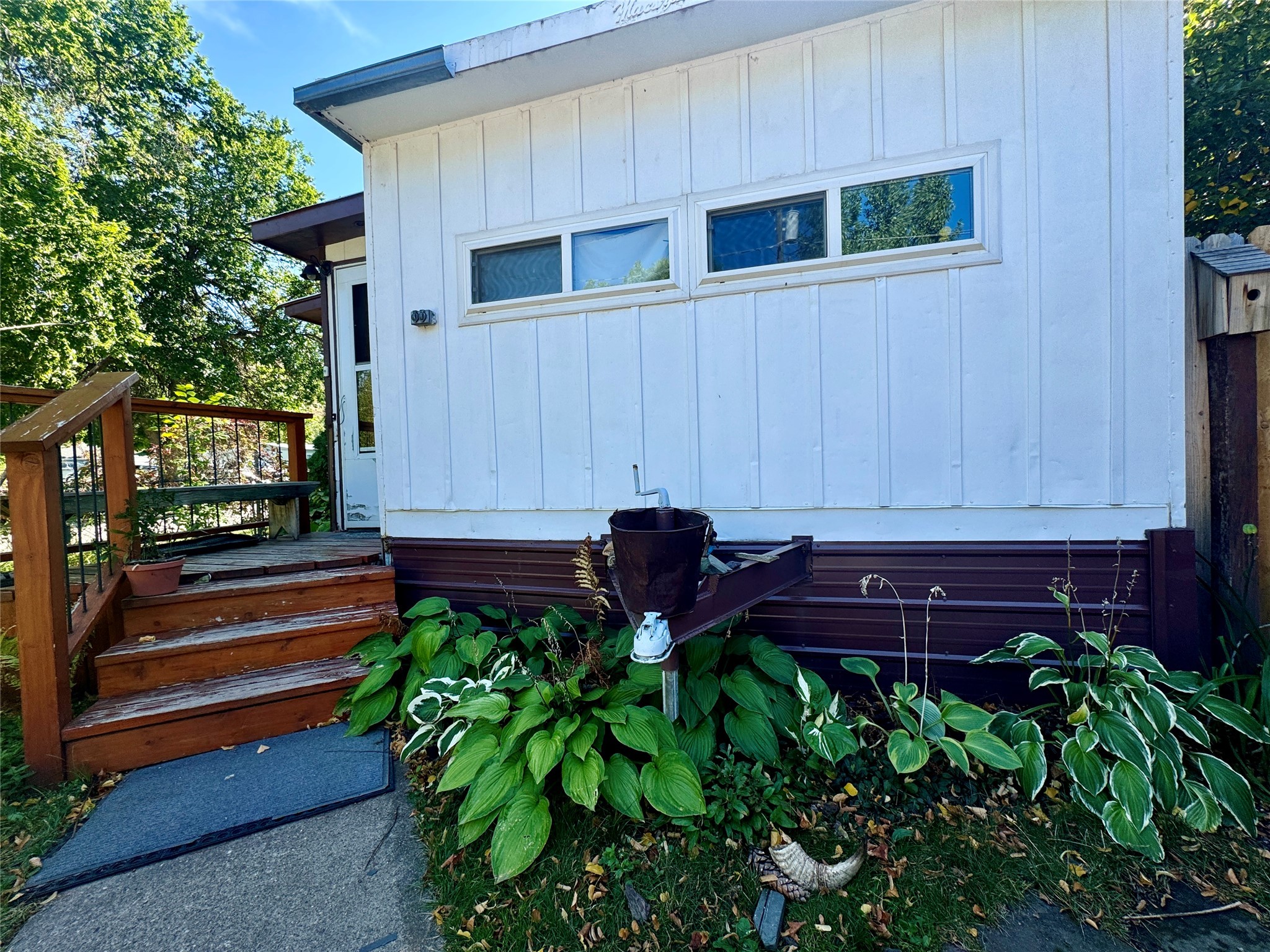 212 Millard Street S Property Photo 3