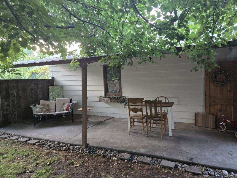 212 Millard Street S Property Photo 7