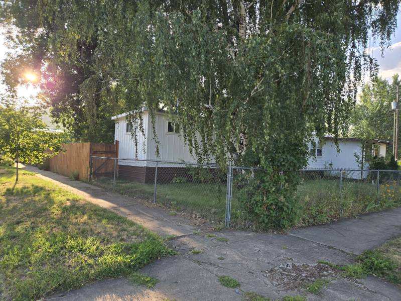212 Millard Street S Property Photo 55