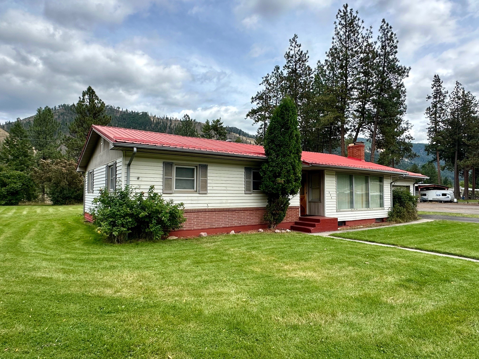 644 4th Avenue E Property Photo 3