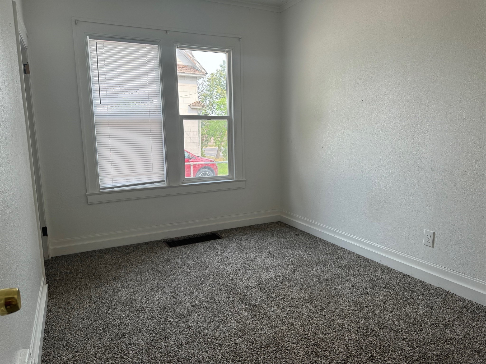 708 6th Street N Property Photo 6