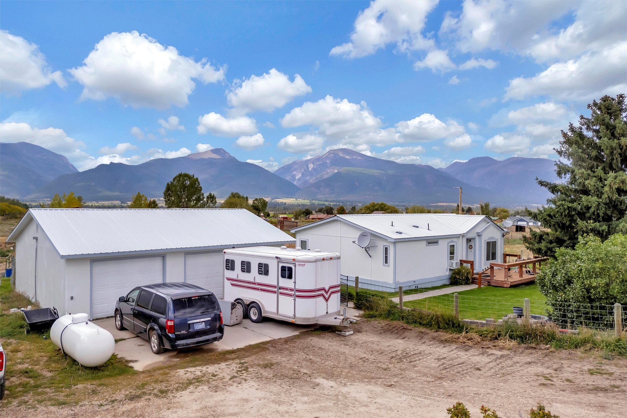 479 Silvertip Lane Property Photo 3